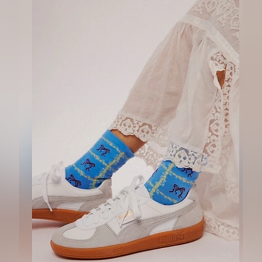 Free People Tie A Bow Ankle Socks. NWT. Light blue